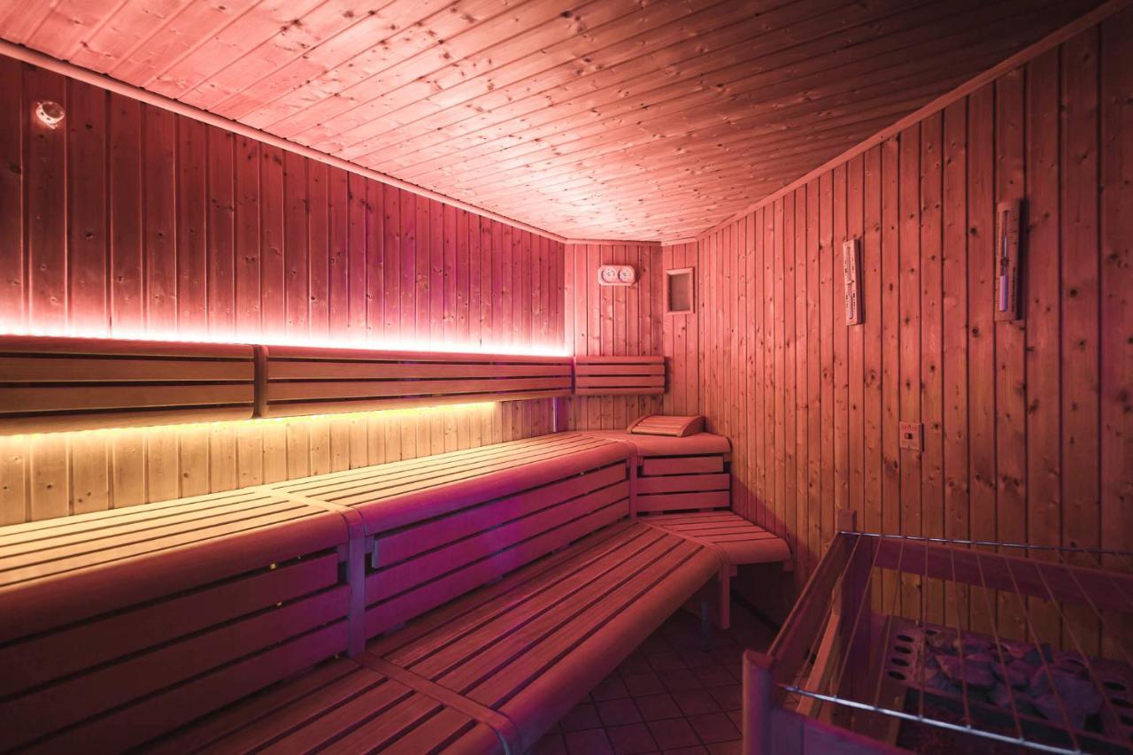Majestic - Unique Spa Resort Brunico Luaran gambar