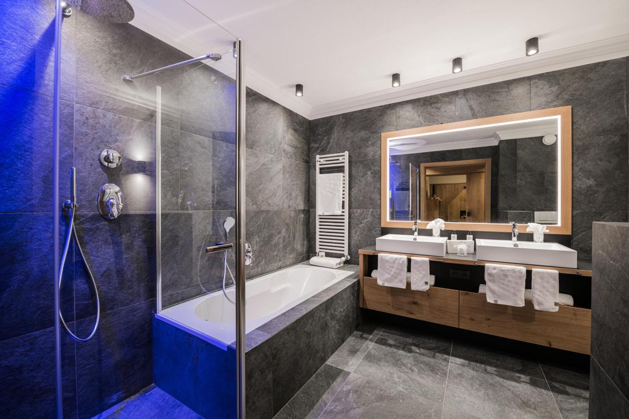 Majestic - Unique Spa Resort Brunico Luaran gambar